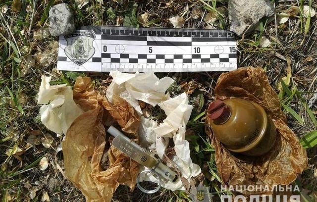 Мужчина разгуливал по улице с боевой гранатой