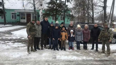 Из прифронтового села вывезли детский дом семейного типа