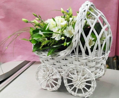 Какие цветы дарят на выписку из роддома