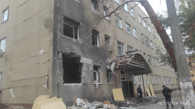 Ночью в Чугуеве вражеский дрон повредил 4-этажный дом