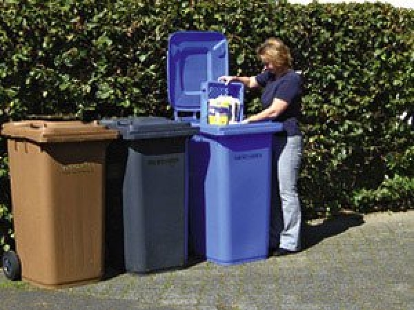 В Харькове устанавливают новые евроконтейнеры