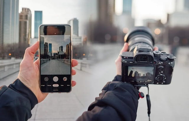 Камера вместо смартфона: зачем фотографы снова выбирают отдельный фотоаппарат