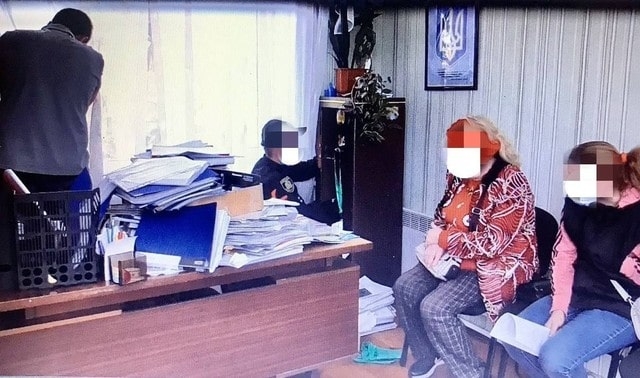 Глава сельсовета пообещал выдать документы на незаконную добычу песка и попался на взятке