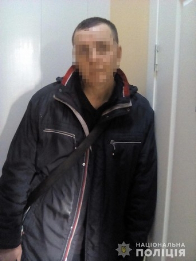 Медсестра самостоятельно задержала вооруженного грабителя, укравшего ее сумку из шкафа