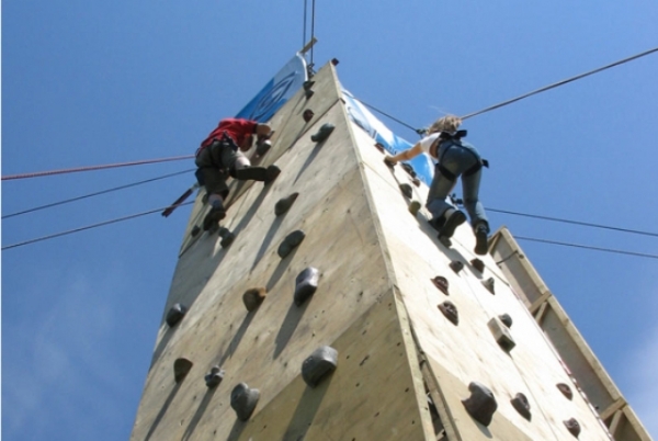 Памятник Высоцкому откроет его сын