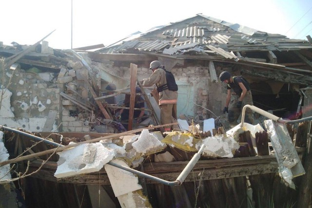 Оккупанты обстреляли Купянск – под завалами дома нашли тело погибшей женщины