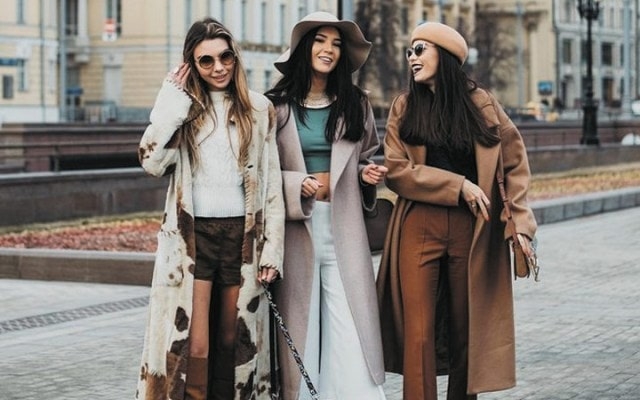 Какой головной убор носить с женским пальто: обзор, фото