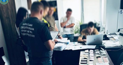 В Харькове работник ТЦК за $1,5 тыс. и скидку в баре пообещал не мобилизовать его работников