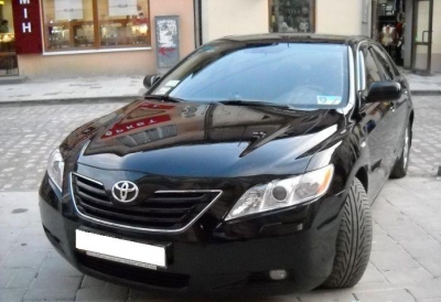 Пьяный мужчина крушил автомобиль