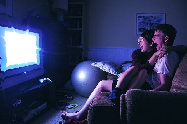 Что посмотреть с девушкой вечером дома: список фильмов, наш обзор