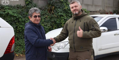 Харьковские прокуроры передали украинским защитникам арестованные автомобили