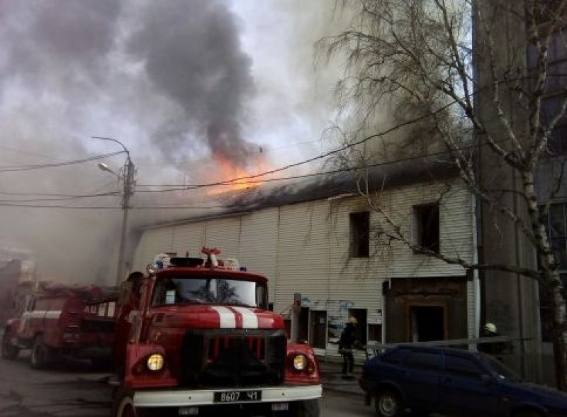 В центре Харькова пожар: горит бывшее казино
