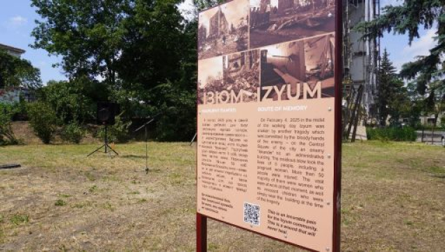 В Изюме на месте гибели пяти человек появился мемориал