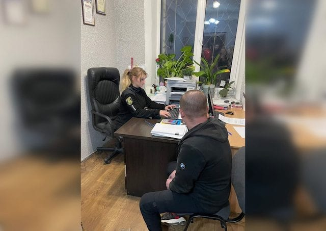 В ответ на гостеприимство мужчина попытался зарезать хозяйку и ее дочь