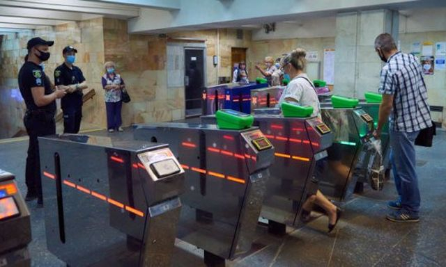 В Харькове возобновили проверки масочного режима – население расслабилось