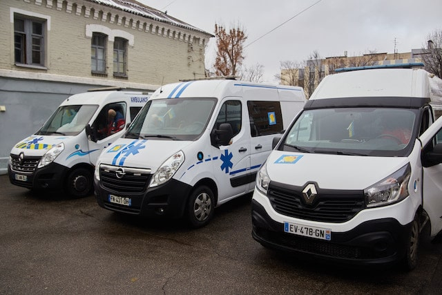ЦЭМПМК получил от французских партнеров три кареты скорой помощи