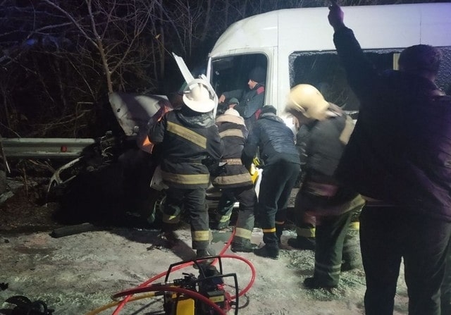 Пострадавшим в ДТП понадобилась помощь спасателей