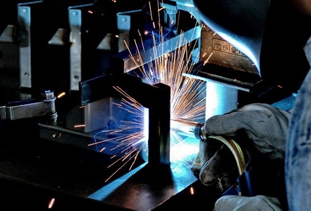 Сварка полуавтоматом или электродом - что лучше, плюсы и минусы