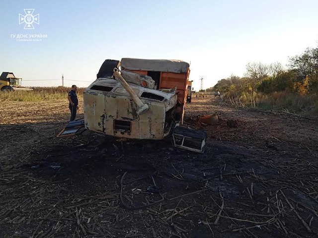 У села Андреевка на противотанковой мине подорвался грузовик