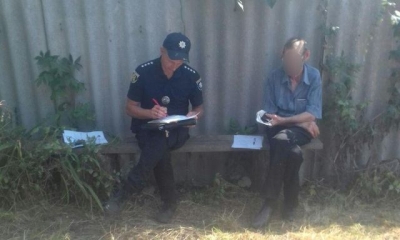 Молодые мужчины цинично обокрали пенсионера в его же доме