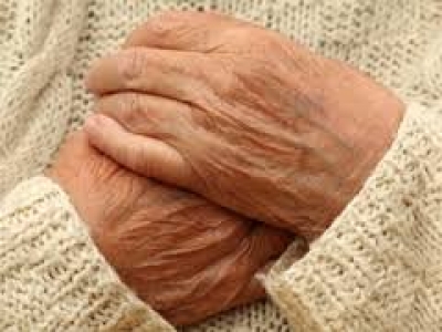 Мужчина обокрал пенсионерку