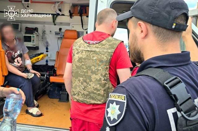 Враг бьет по бизнесу – в Харькове беспилотник «Молния-2» пробил крышу мебельного магазина (фото)