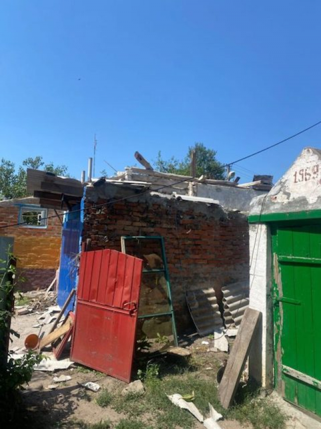 Враг обстрелял Купянский район, повреждены Центр крови, жилые дома