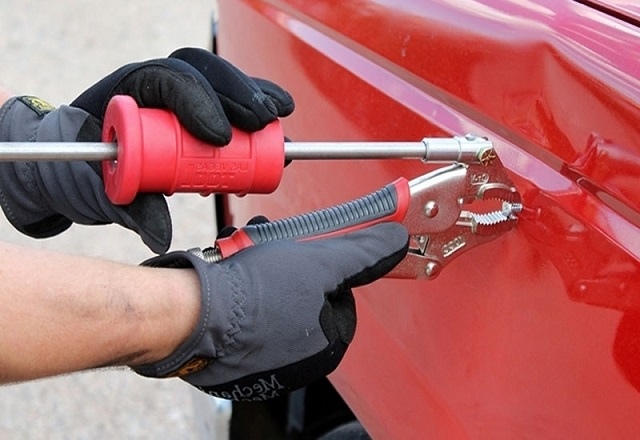 Відновлення кузова автомобіля: чи можливе якісне рихтування в домашніх умовах?