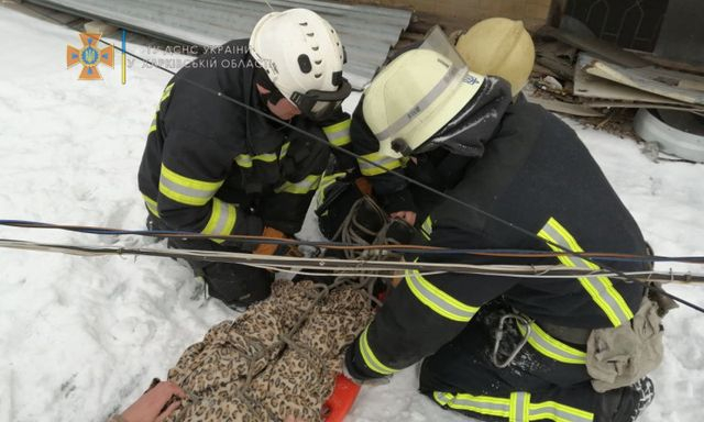 В Харькове из окна 5-го этажа сорвался мужчина – он упал на крышу магазина