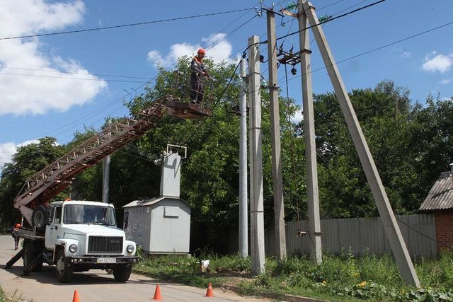 В Люботине реконструируют электросети