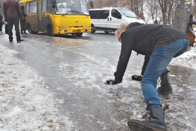 Гололед: в Харькове число обращений к медикам возросло в три раза