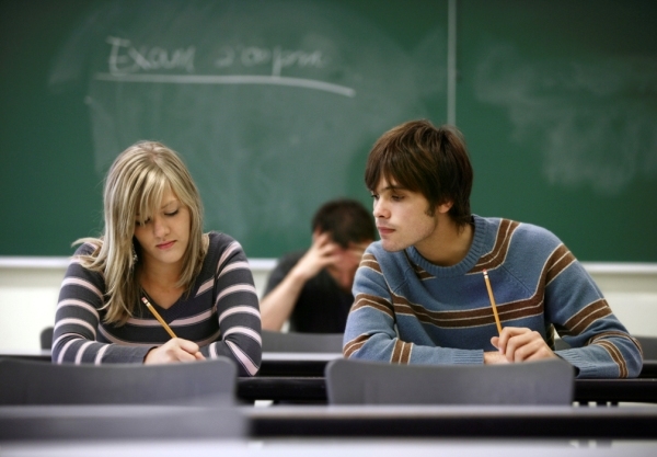 Абитуриентам усложнят ВНО