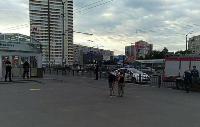 Спасатели около часа убирали ртуть из метро