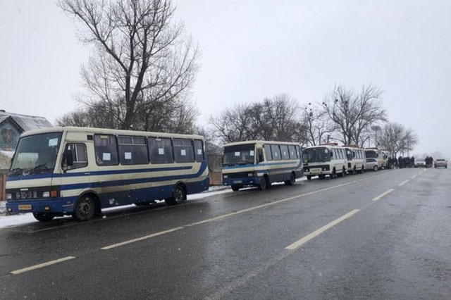 Из Изюма в Славянск удалось вывезти 250 человек