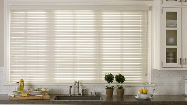 Оконные жалюзи – лучший вариант для оформления оконных проемов