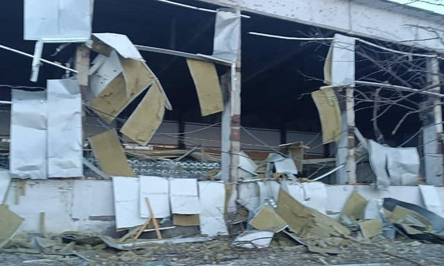 Враг уничтожил производственный цех в поселке Золочев