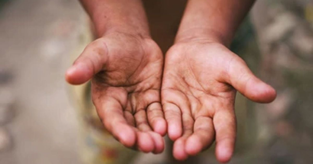 Безработная харьковчанка заставляла маленького внука просить подаяние