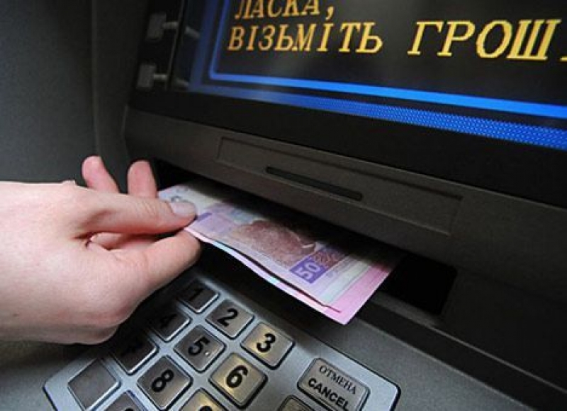 Харьковчанка завладела деньгами пенсионера-собутыльника