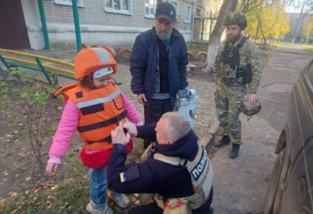 Из Купянского района полицейские эвакуировали 12 детей