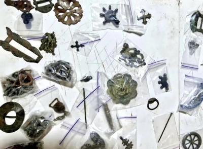 Жительница Харькова пыталась отправить в Германию артефакты