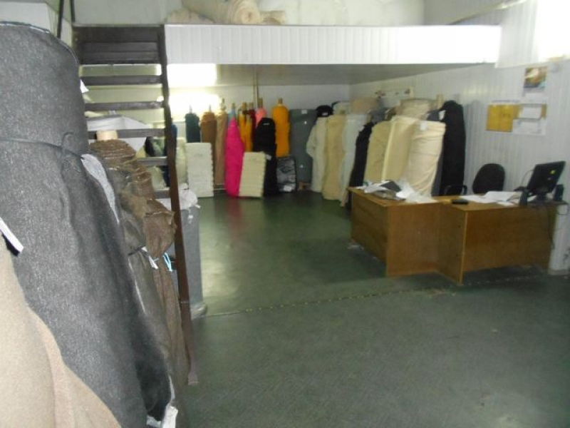 В Харькове в разгар рабочего дня неизвестные «обчистили» магазин (видео)