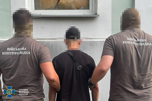Сотрудники задержали предателя, служившего в ВСУ и работавшего на врага