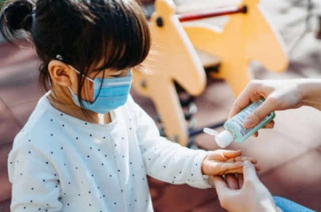 Для защиты детей и взрослых от коронавируса учебные заведения Харькова получат 1 миллион масок