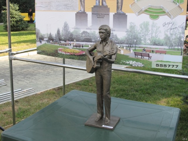 Комплекс из памятника и скалодрома