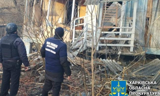 После массированного обстрела базы отдыха начался масштабный пожар