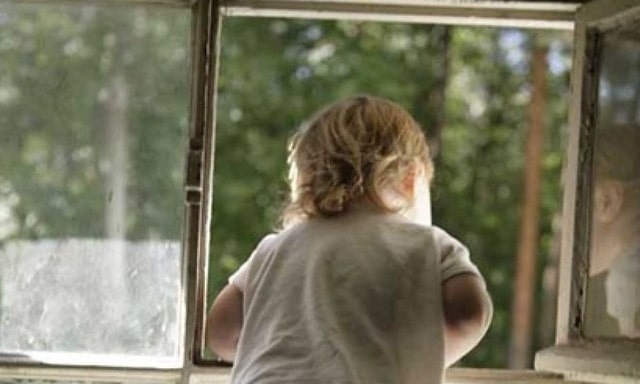 ЧП в Харьковском районе - из окна второго этажа выпал малыш