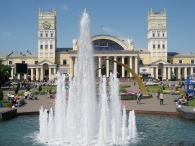 Двойники королевы Великобритании и группы Битлз выступят на дне города в Харькове