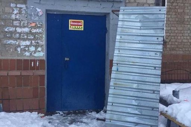 На ребенка в Харькове упал козырек подъезда