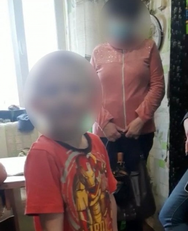 В Основянском районе у пьяной матери забрали двоих детей