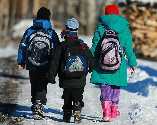 Как одевать ребенка в школу зимой: полезные советы
